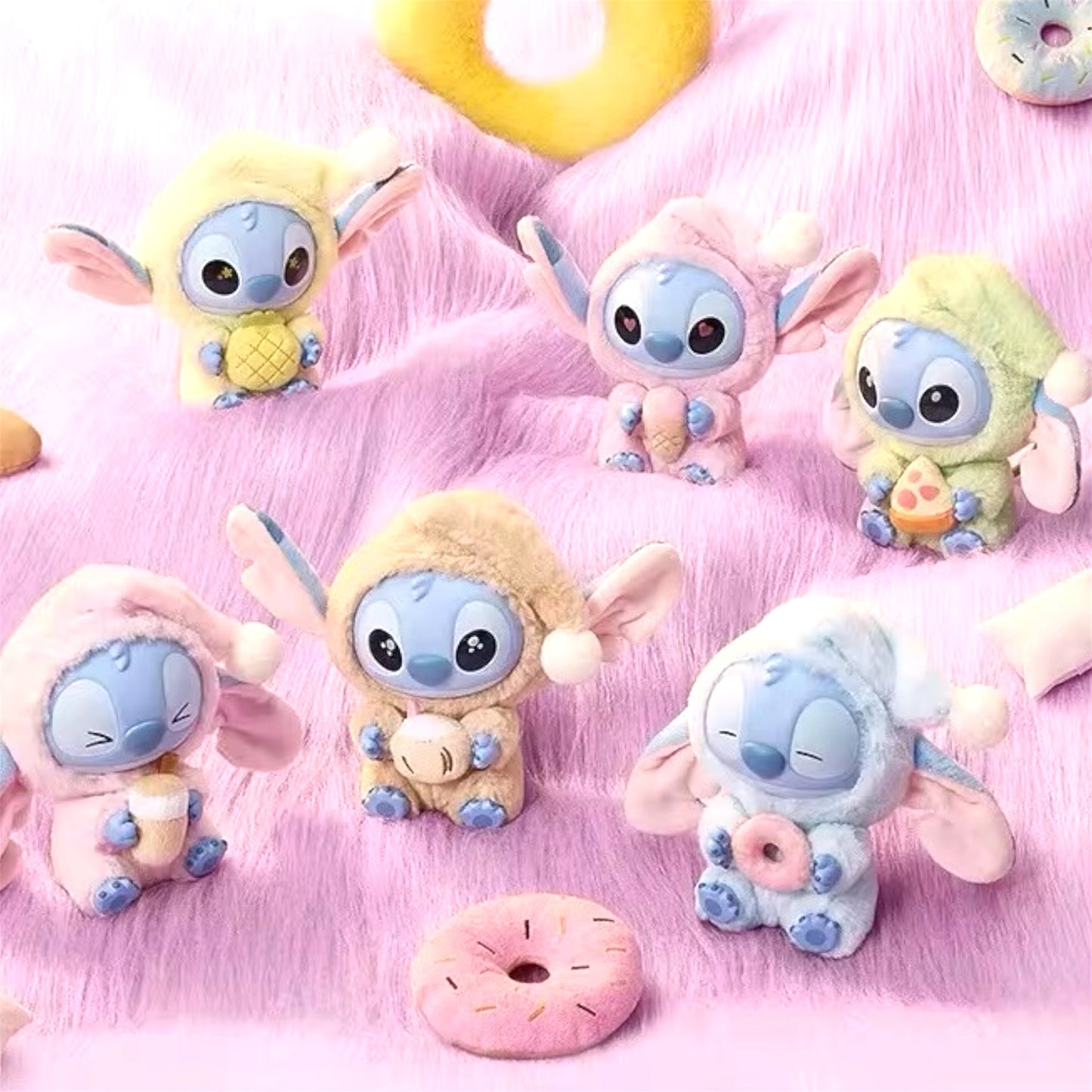CAJA SORPRESA CON LLAVERO DE STITCH - COLECCIÓN ‘’EAT SOMETHING BEFORE SLEEP’’ - 1 UNIDAD