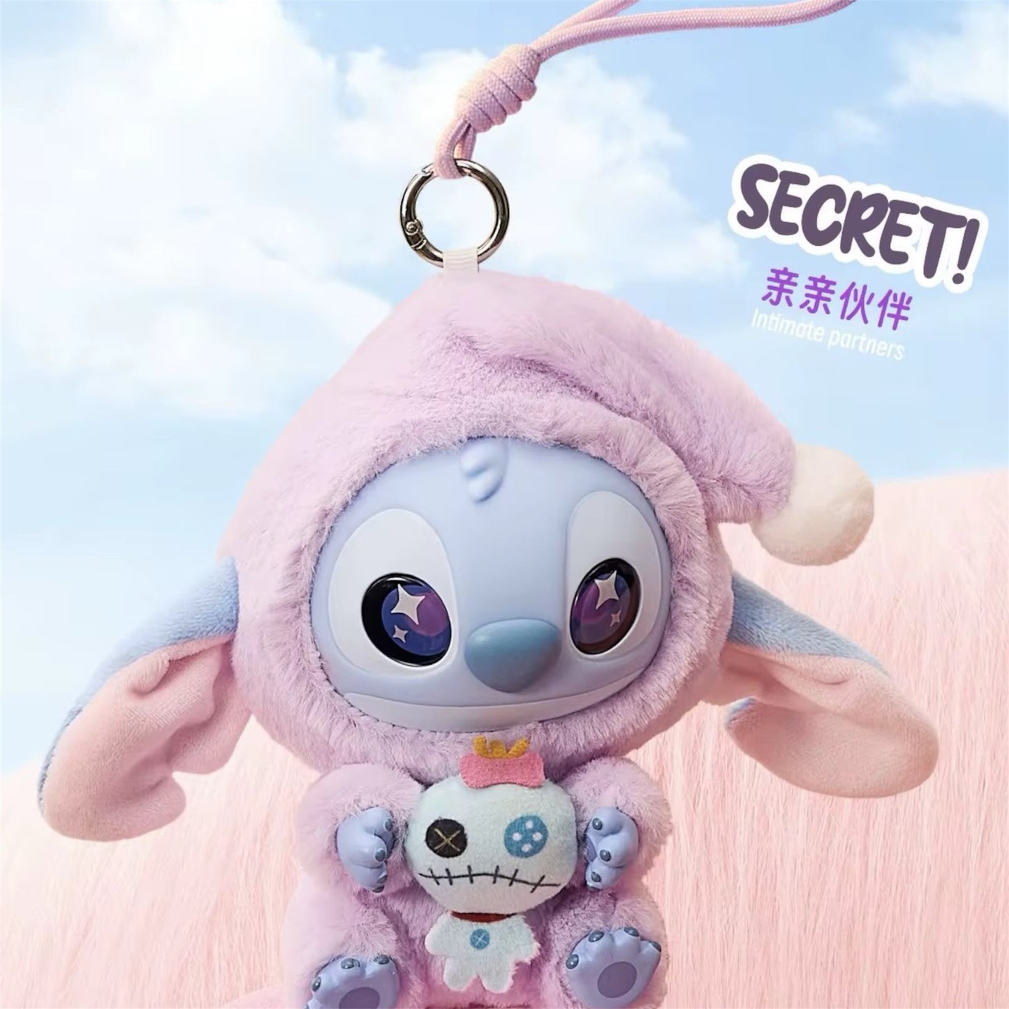 CAJA SORPRESA CON LLAVERO DE STITCH - COLECCIÓN ‘’EAT SOMETHING BEFORE SLEEP’’ - 1 UNIDAD