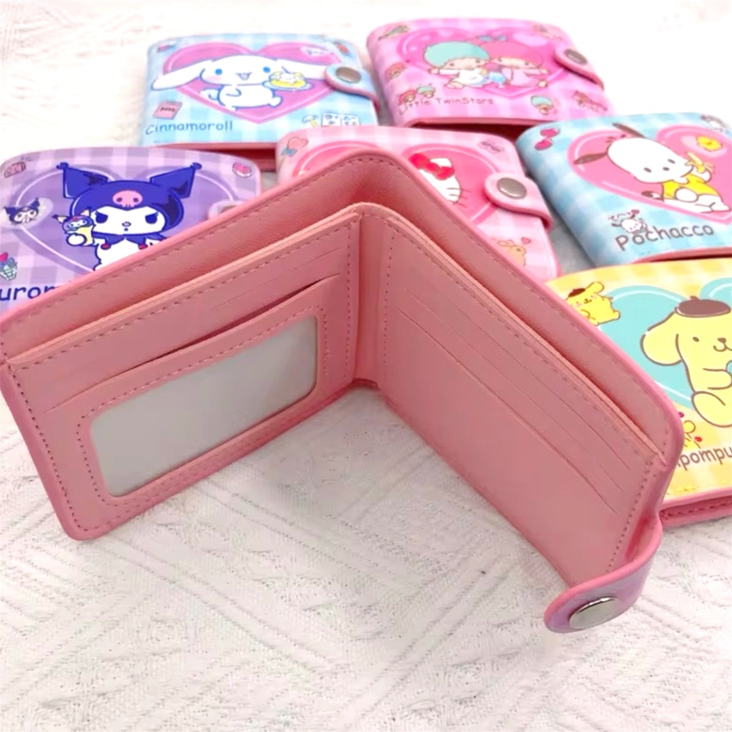 BILLETERA DE LA COLECCIÓN DE SANRIO - HELLO KITTY